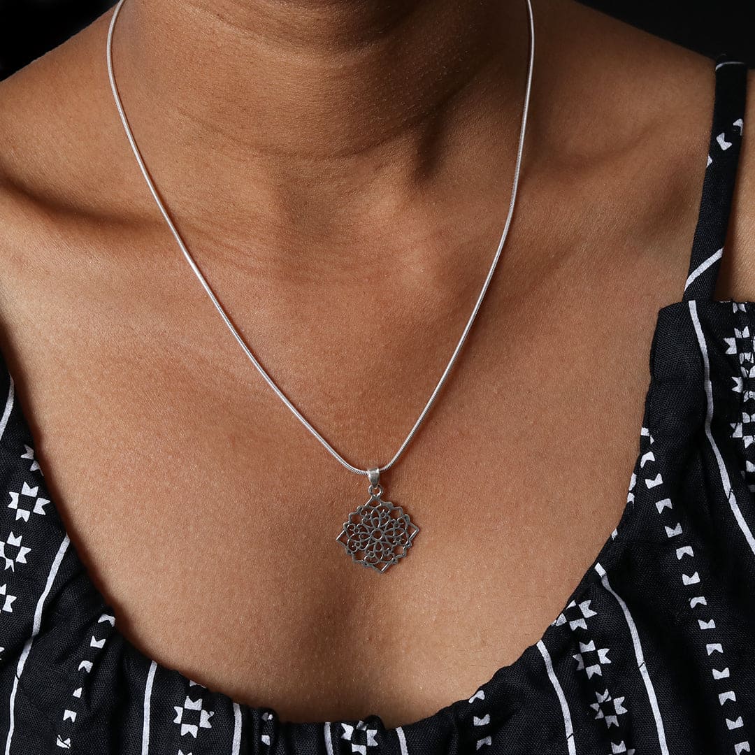 Pratha Pendant – Style 289